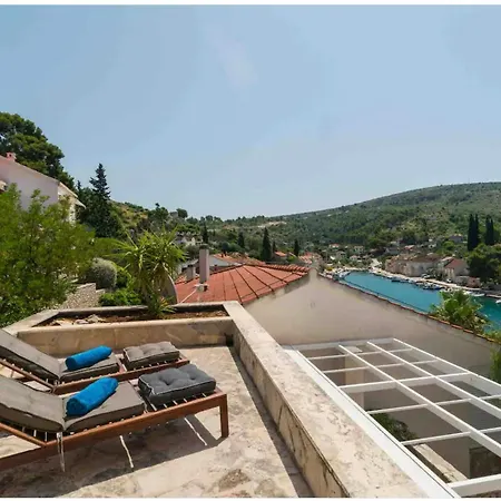 Design&art Seafront Villa