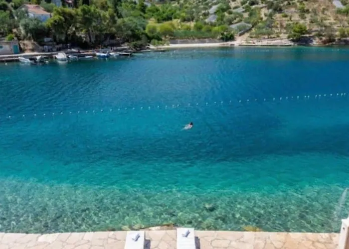 Design&art Seafront Bobovisca