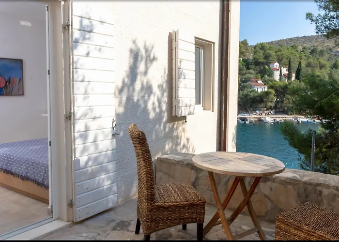 Design&art Seafront Villa Bobovisca