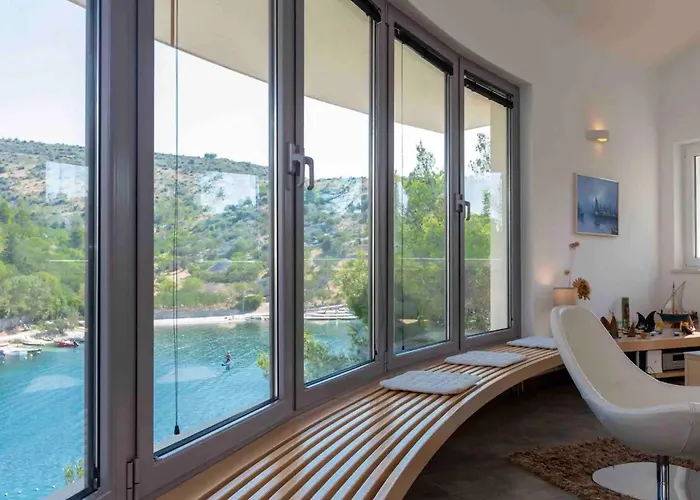 Design&art Seafront Villa Bobovisca