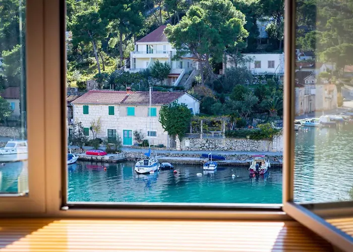 Design&art Seafront Villa *