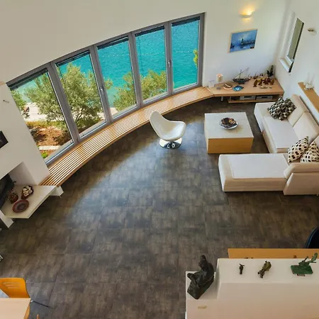 Design&art Seafront Villa