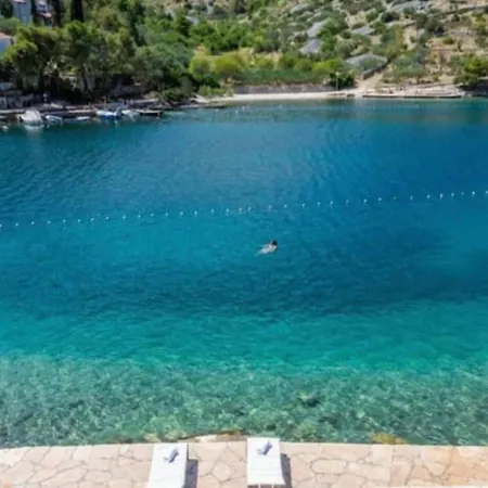 Design&art Seafront Bobovisca