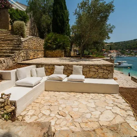 Design&art Seafront Bobovisca