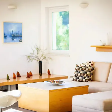 Design&art Seafront Villa
