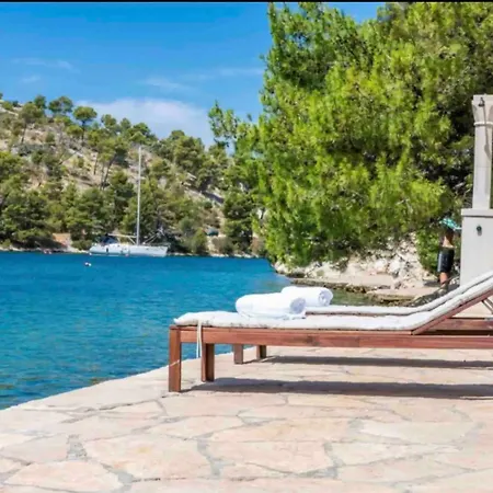 Design&art Seafront Βίλα Bobovisca