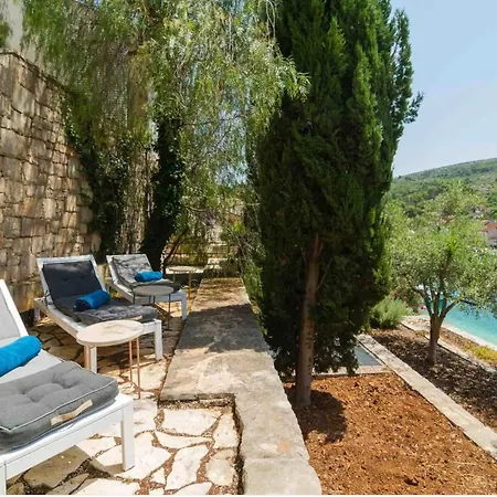Design&art Seafront Villa